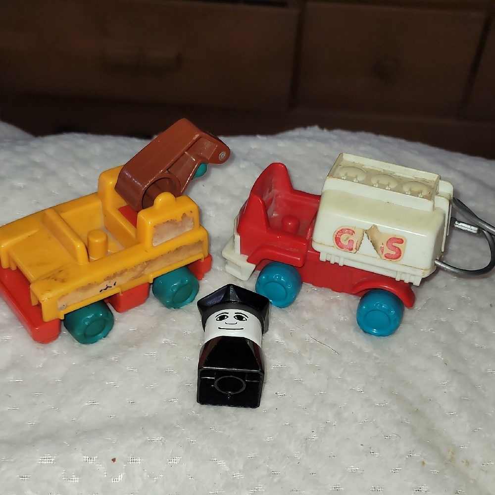Vintage Little Tikes Toddle Tots GAS Tanker, Tow Truck And 1 Person (Lot Of 3 L)